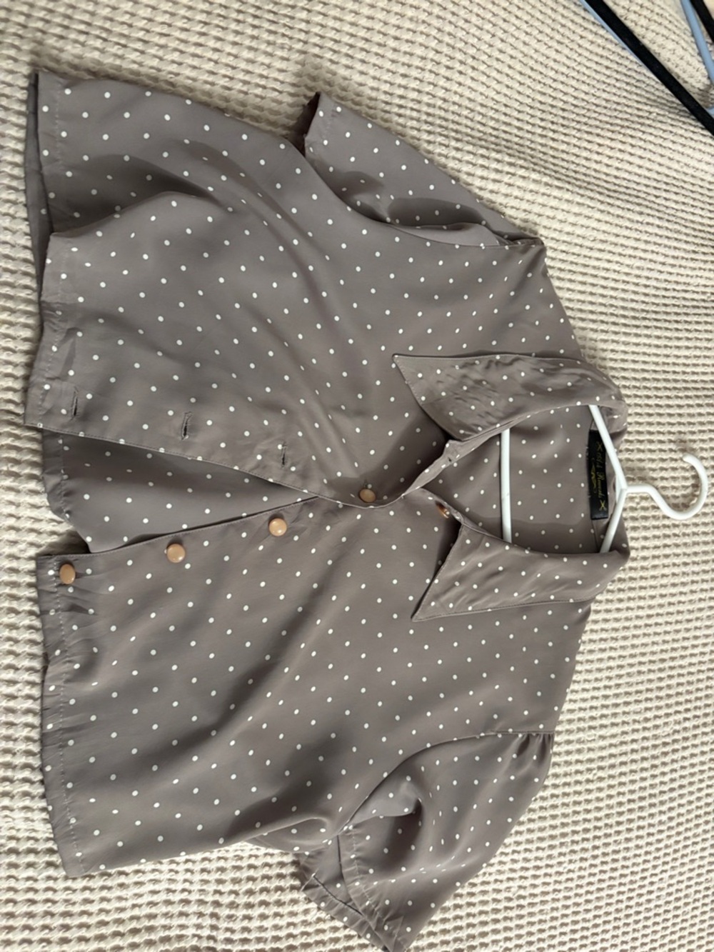 Cropped blouse women’s size small taupe with white polka dots